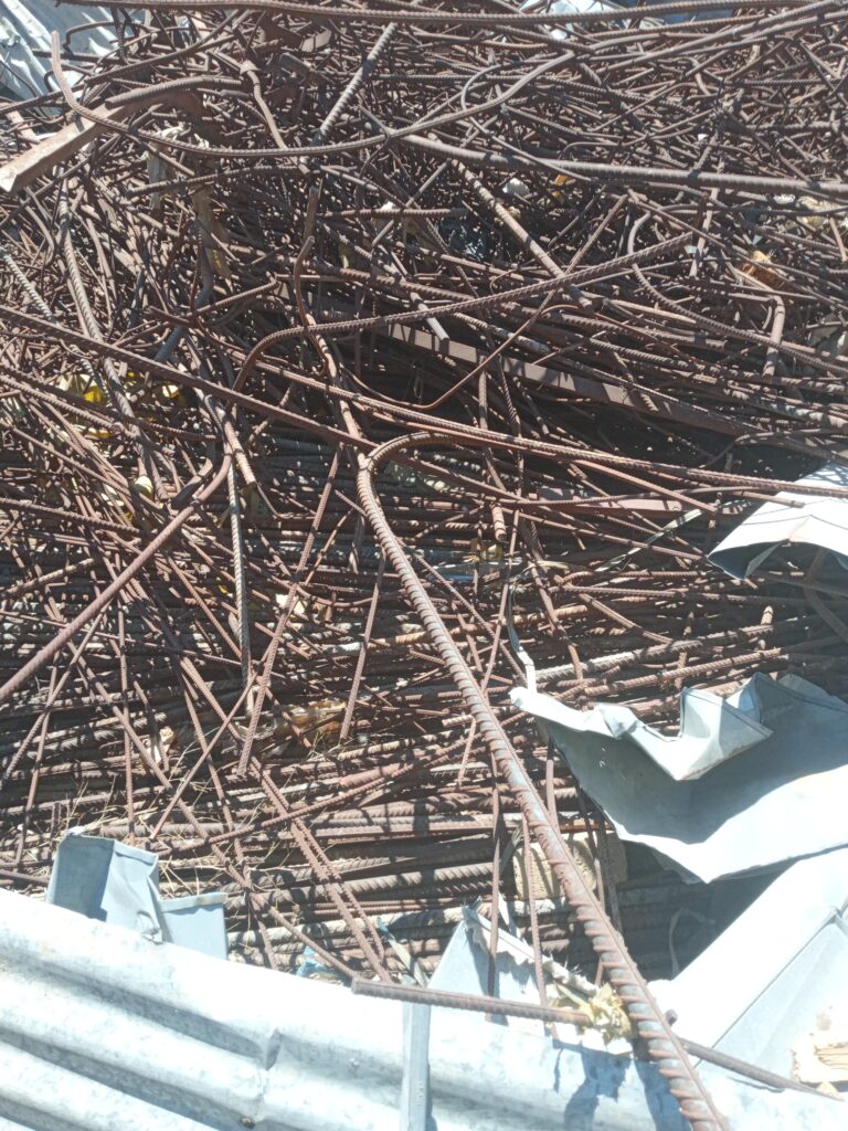 بیش از صد تن ضایعات عمدتا میلگرد به فروش میرسد